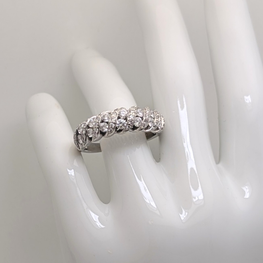 Elegant 14K White Gold And Diamond Wedding Band